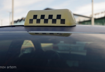 Таксист отказался везти пассажирку, которая с ним не поздоровалась - блогер