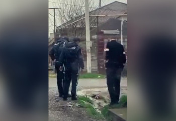 «Мы не могли равнодушно пройти мимо» - полицейские спасли собаку в Шымкенте