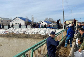 В Атырауской области продолжается эвакуация населения