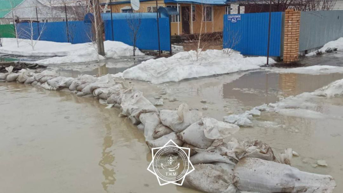 Паводки в Казахстане: запущена горячая линия для юридической помощи