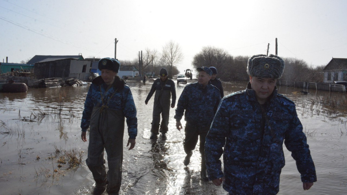 60 полицейских круглосуточно оказывают помощь в подтопленных селах СКО