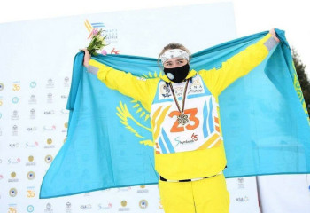 Казахстанка завоевала «серебро» на первенстве мира среди юниоров по фристайл-могулу