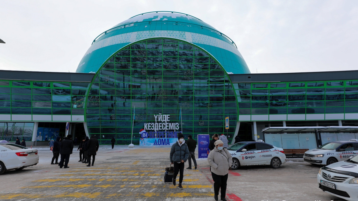 В аэропортах и на железных дорогах Казахстана ситуация стабильна