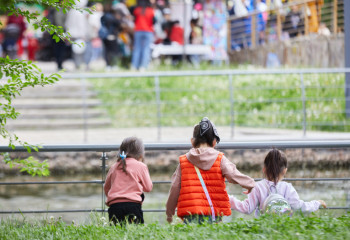 В Казахстане действует круглосуточная горячая линия по защите детей