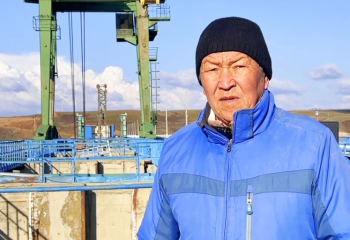 Ақтөбелік краншы зейнеткер туған қаласын төтенше жағдайдан шығаруға көмектесті