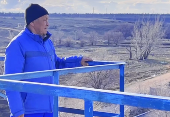 Пенсионер-крановщик из Актобе помог родному городу справиться с внештатной ситуацией