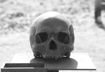 Бөгетті нығайту үшін топырақ алу кезінде адам сүйектері табылды