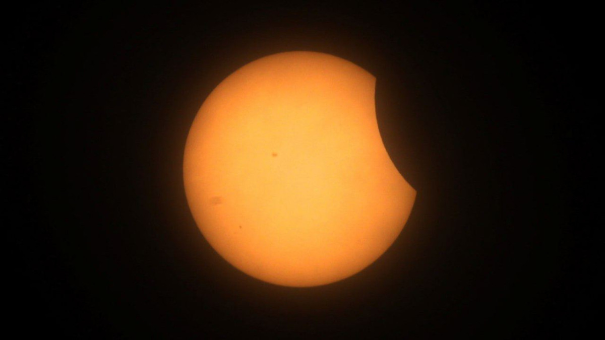 People watch solar eclipse across North America