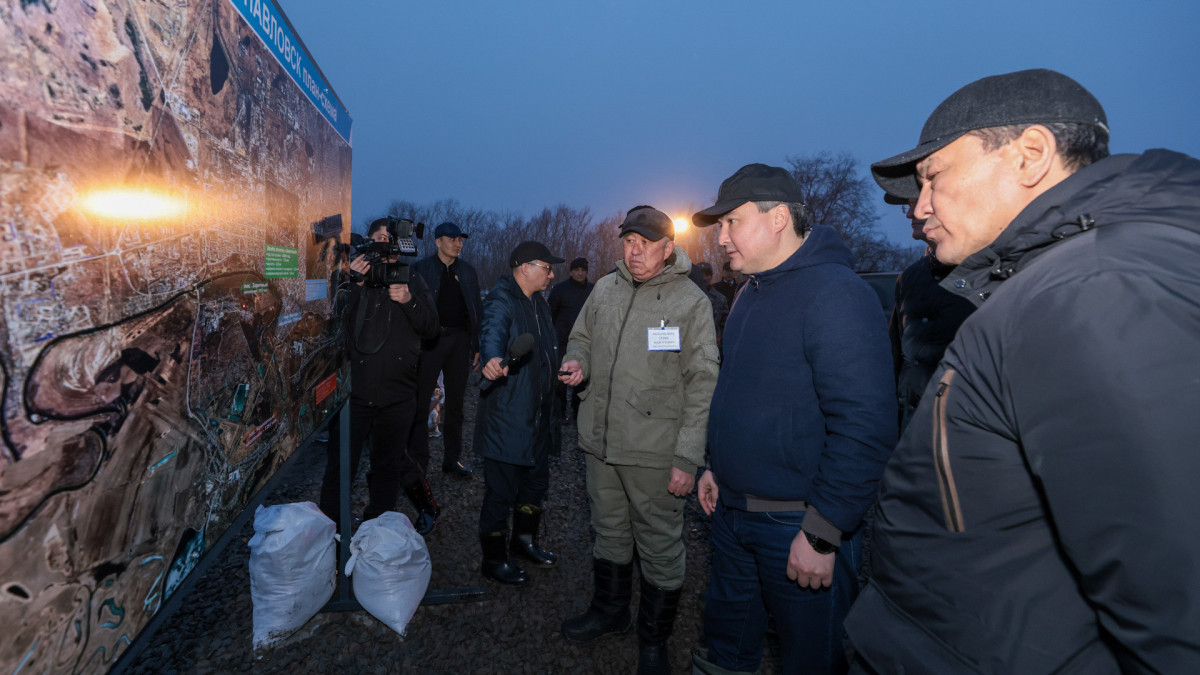 Kazakh PM Olzhas Bektenov: over 3,000 people involved in flood control measures in North Kazakhstan region