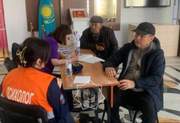 Эвакуированным из Атырауской области помогают спасатели-психологи