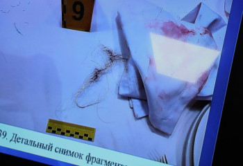 Прокурор Айжан Аймағанова Нүкенова қайтыс болған бөлмедегі айғақтарды көрсетті