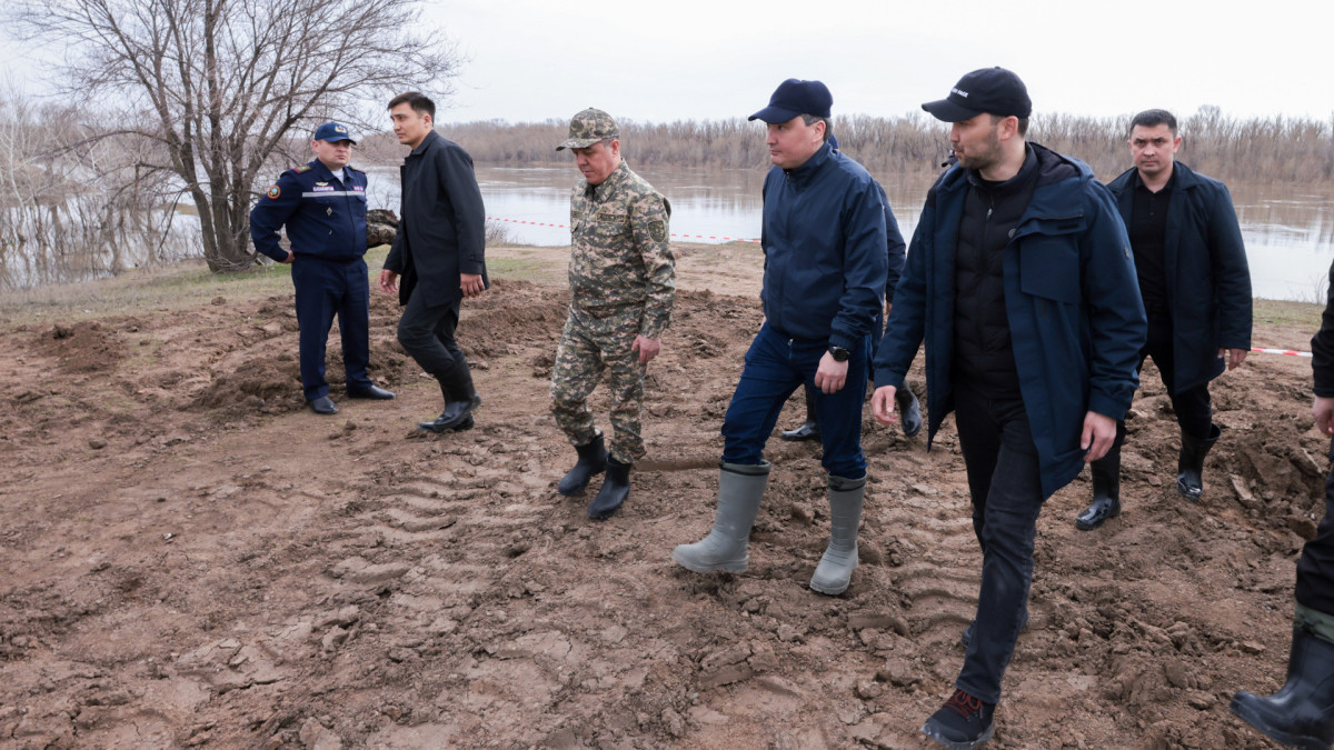 Олжас Бектенов проверил состояние гидросооружений с учетом прогнозов второй волны паводков в западных регионах