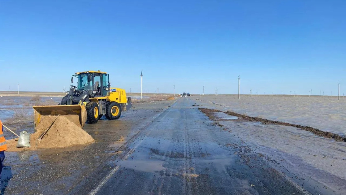В Казахстане затоплено 9 участков дорог
