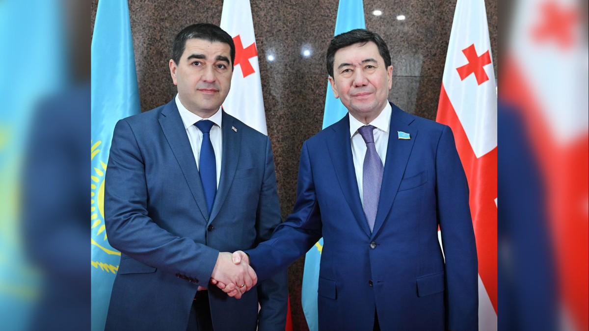 Speaker of Mazhilis of Kazakhstan meets with Chairman of Parliament of Georgia