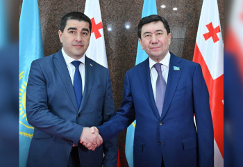 Speaker of Mazhilis of Kazakhstan meets with Chairman of Parliament of Georgia