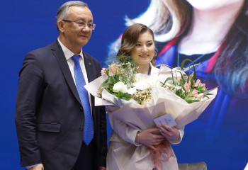 Боранды күні науқасты аман алып қалған ақтөбелік фельдшер марапатталды