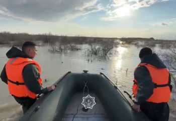 Из соседней Оренбургской области России в реку Жайык поступает более 3 тысяч кубометров воды в секунду