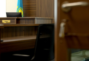 Купили дешевые аналоги для незрячих и глухих людей на более 476 млн тенге: суд вынес приговор