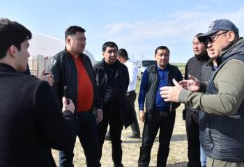 Депутаттар өңірлерде су тасқынының кезекті легіне дайындалуға көмектесіп жатыр