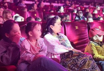 Құлсарылық балалар Жантөрин театрында ертегілік қойылым тамашалады