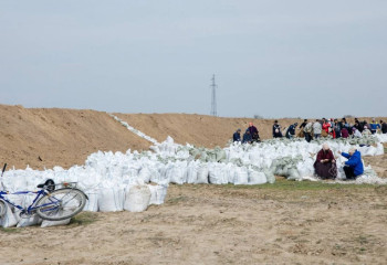 Атырауда су жағасынан 100 шақырымнан астам қорғаныс бөгеті салынды