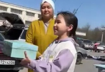 11 жастағы Түркістан облысының тұрғыны бір жыл жинаған ақшасын Құлсарыға көмек ретінде тапсырды