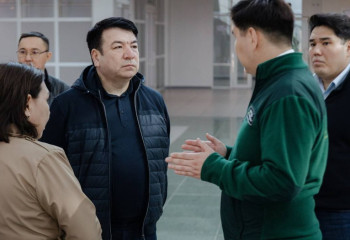 Еліміздің бас ұстазы су тасқынынан зардап шеккен өңірлердегі педагогтермен және балалармен кездесті