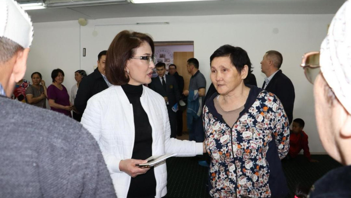 Министр здравоохранения встретилась с эвакуированными жителями ЗКО