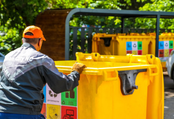 Алматинцам рассказали о важности сортировки бытового мусора