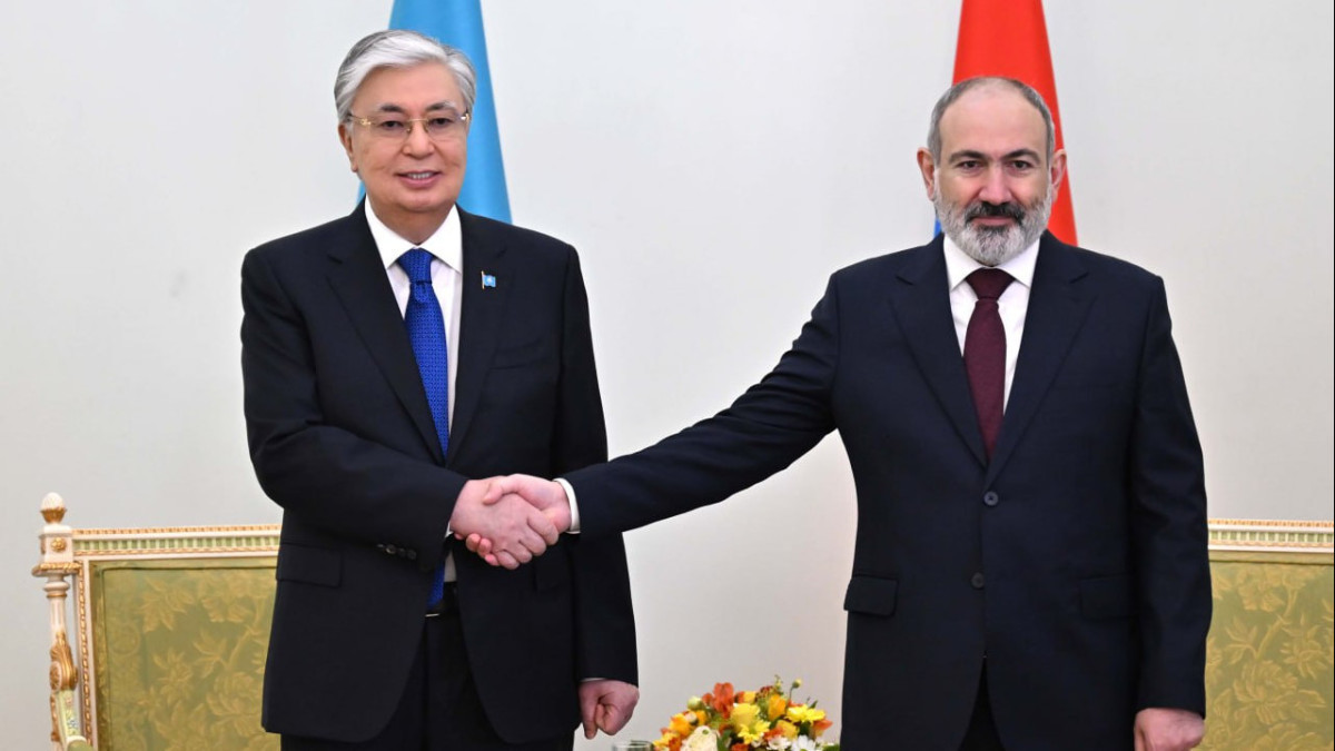 Kazakh  President holds talks with Prime Minister of Armenia in a narrow format