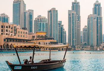 Кем работают казахстанцы в Дубае и сколько зарабатывают