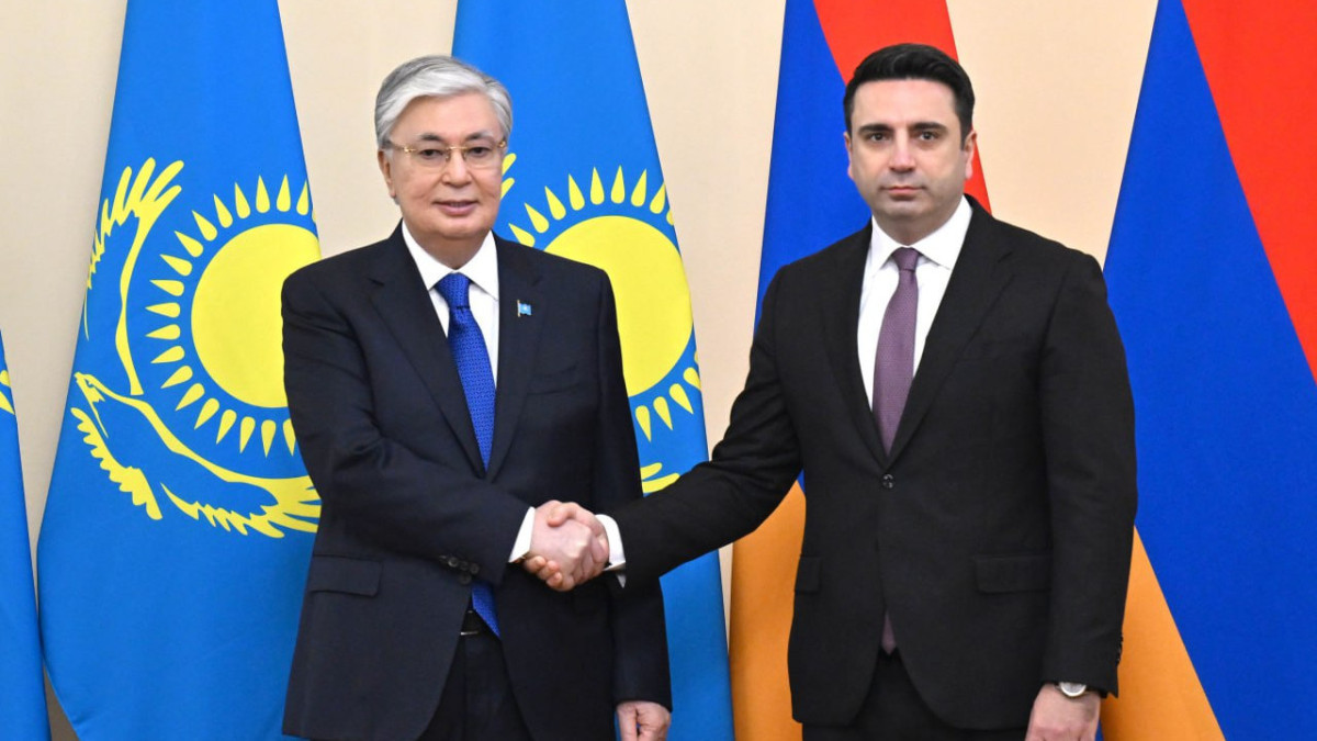 Токаев встретился с Председателем Парламента Армении