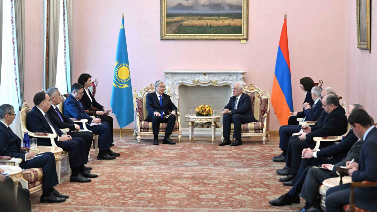 Токаев призвал к скорейшему урегулированию отношений между Арменией и Азербайджаном