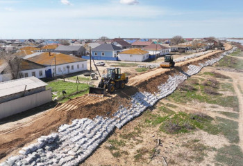 Контроль за качеством строящихся дамб в Атырау осуществляют 20 подрядных организаций