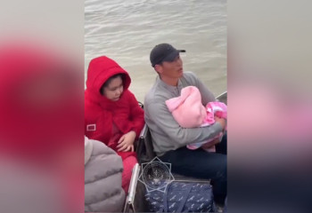 Встретил супругу и дочку из роддома на лодке — истории спасателей, умилившие Казнет