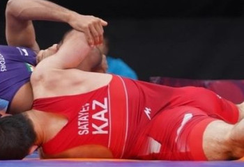 Казахстан проиграл третью медаль за день на чемпионате Азии по борьбе