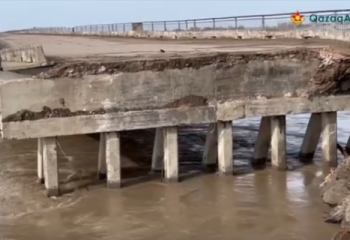 В Акмолинской области восстанавливают дорогу после обрушения моста