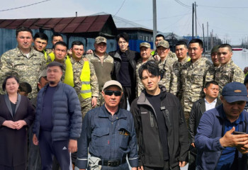 «Халық пен үкіметтің арасында көпір болып жүрміз»: Өнер адамдары су тасқынына қанша ақша жинады