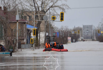 Вода отведена из более 4 тысяч жилых домов и 2,6 тысяч дворовых территорий - МЧС