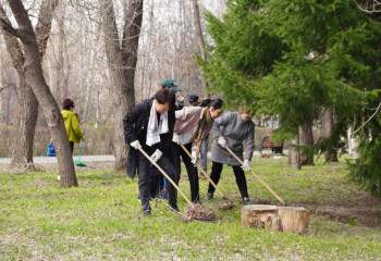 Өскемендегі Жамбыл саябағын тазалауға 140-тан астам адам атсалысты