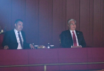 Касым-Жомарт Токаев и Садыр Жапаров посетили гала-концерт мастеров искусств Казахстана и Кыргызстана