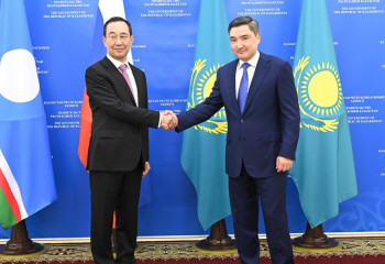 Olzhas Bektenov and Head of the Sakha Republic Aysen Nikolayev discuss issues of trade and economic cooperation