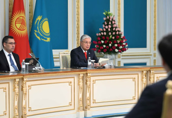 Қасым-Жомарт Тоқаев пен Садыр Жапаров БАҚ өкілдері үшін брифинг өткізді