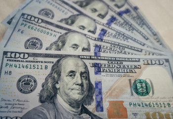 Елімізде 7 миллионға жуық баланың есепшотына 100 доллардан түсті