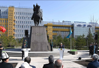 Тоқаев пен Жапаров Астанада Айкөл Манас ескерткішін  ашты
