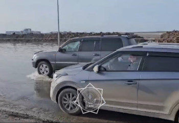 Астанадағы көшелердің бірін еріген қар суы басты