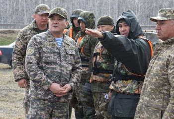 Замминистра обороны встретился с военнослужащими в СКО