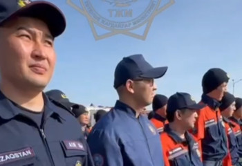 Атбасарлықтар су тасқынын жоюға көмектескен құтқарушыларды шығарып салды