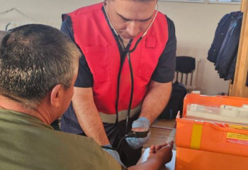 Оралда су тасқынынан зардап шеккендерге дәрігерлер көмек көрсетіп жатыр