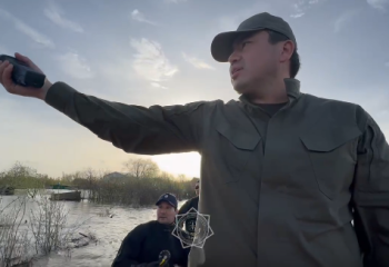 Глава МЧС координирует эвакуацию людей вблизи Уральска